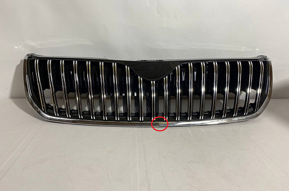 Решетка радиатора Skoda Superb 2008-2013 (Китай / Трещина на хром окантовке) Дисконт 20%